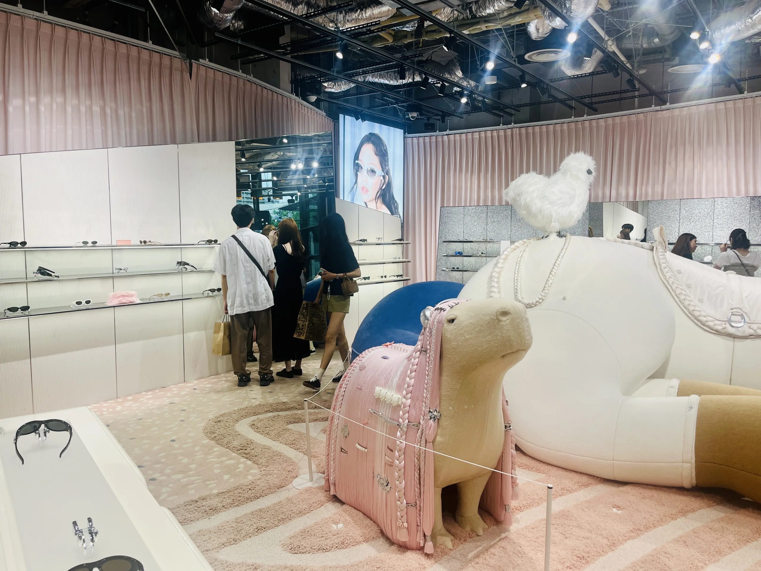 ジェントルモンスター BLACKPINK ジェニー 日本 店舗 東京 青山 公式ストア