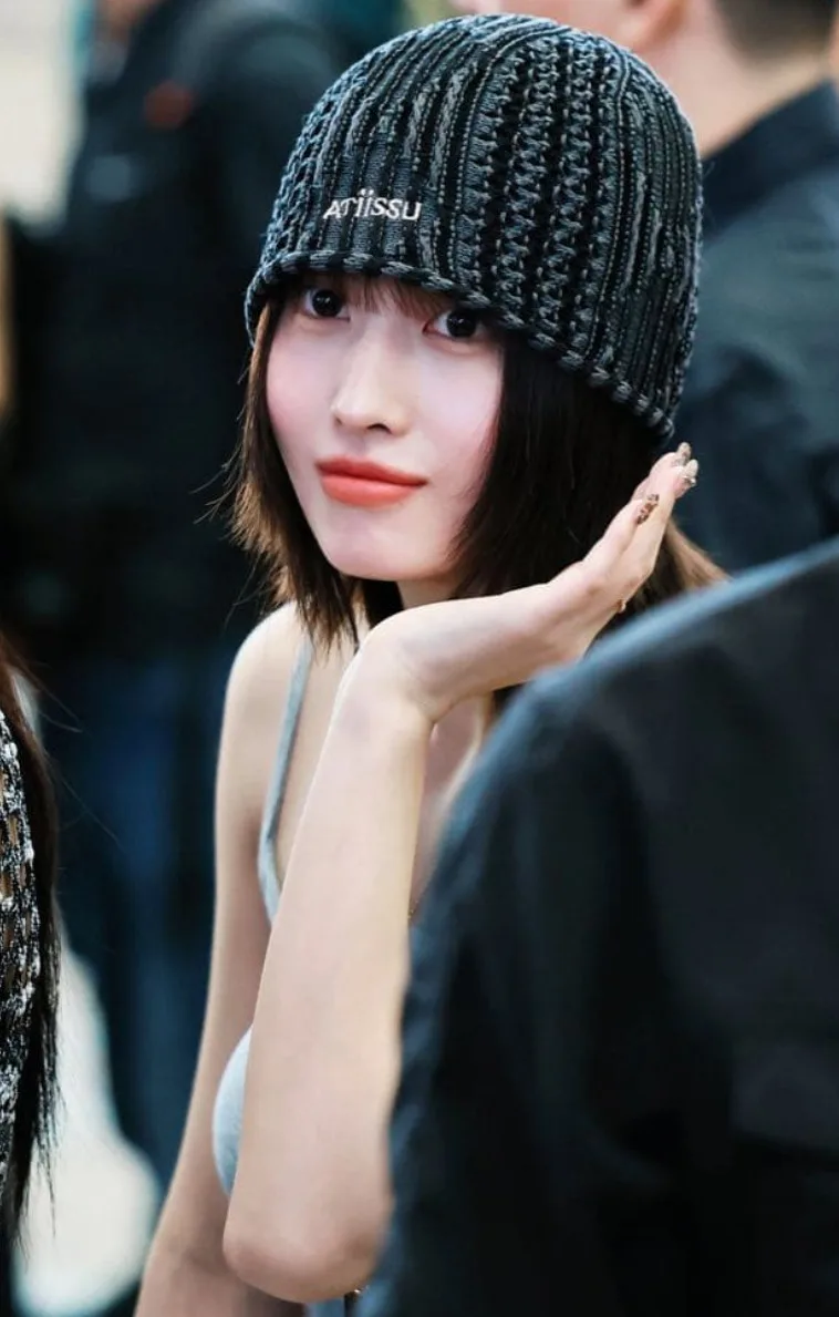 ATiiSSU 着用 TWICE モモ 有名人