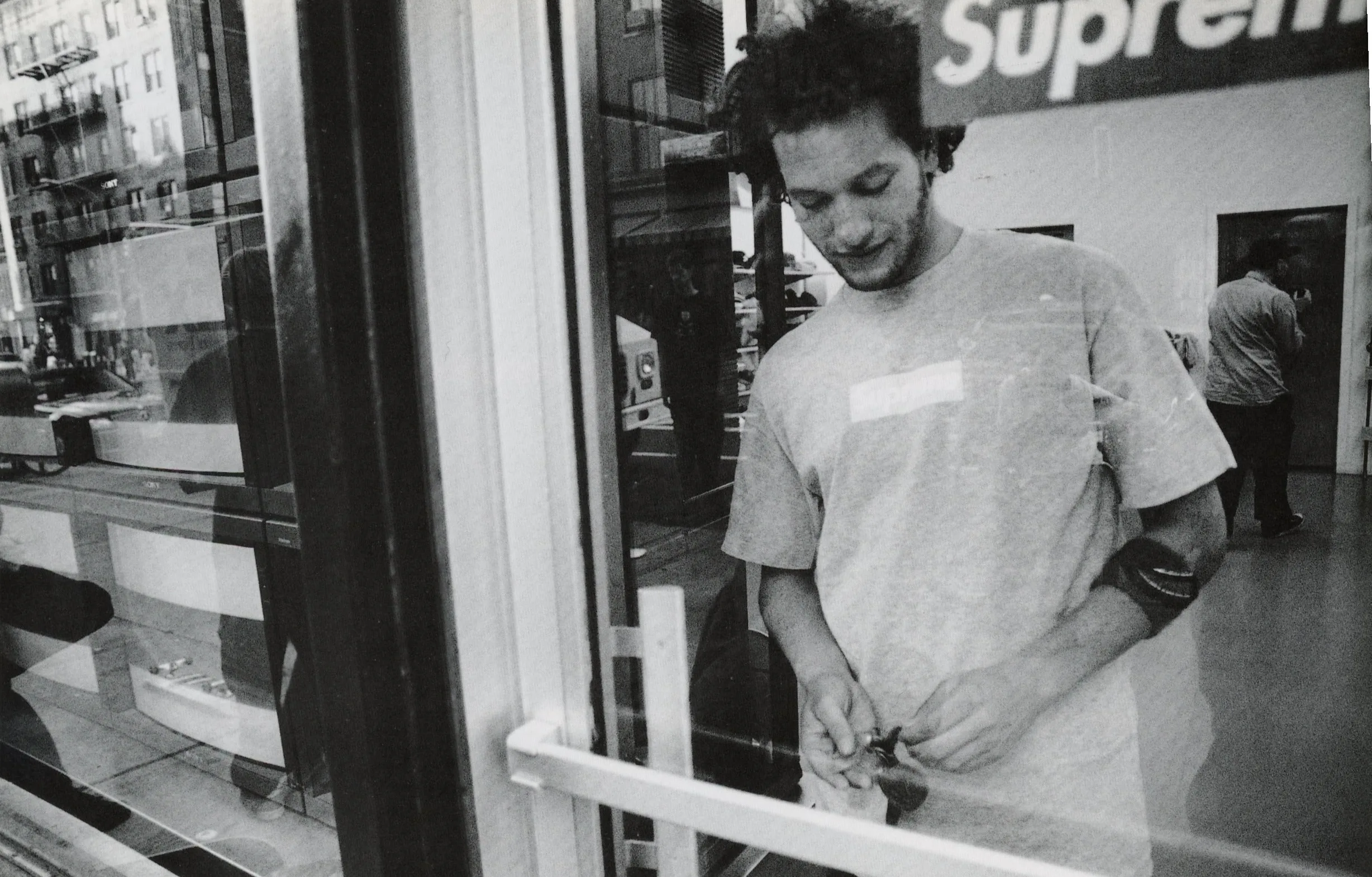 エーロン・ボンダロフ　シュプリーム　店員　態度　接客　怖い