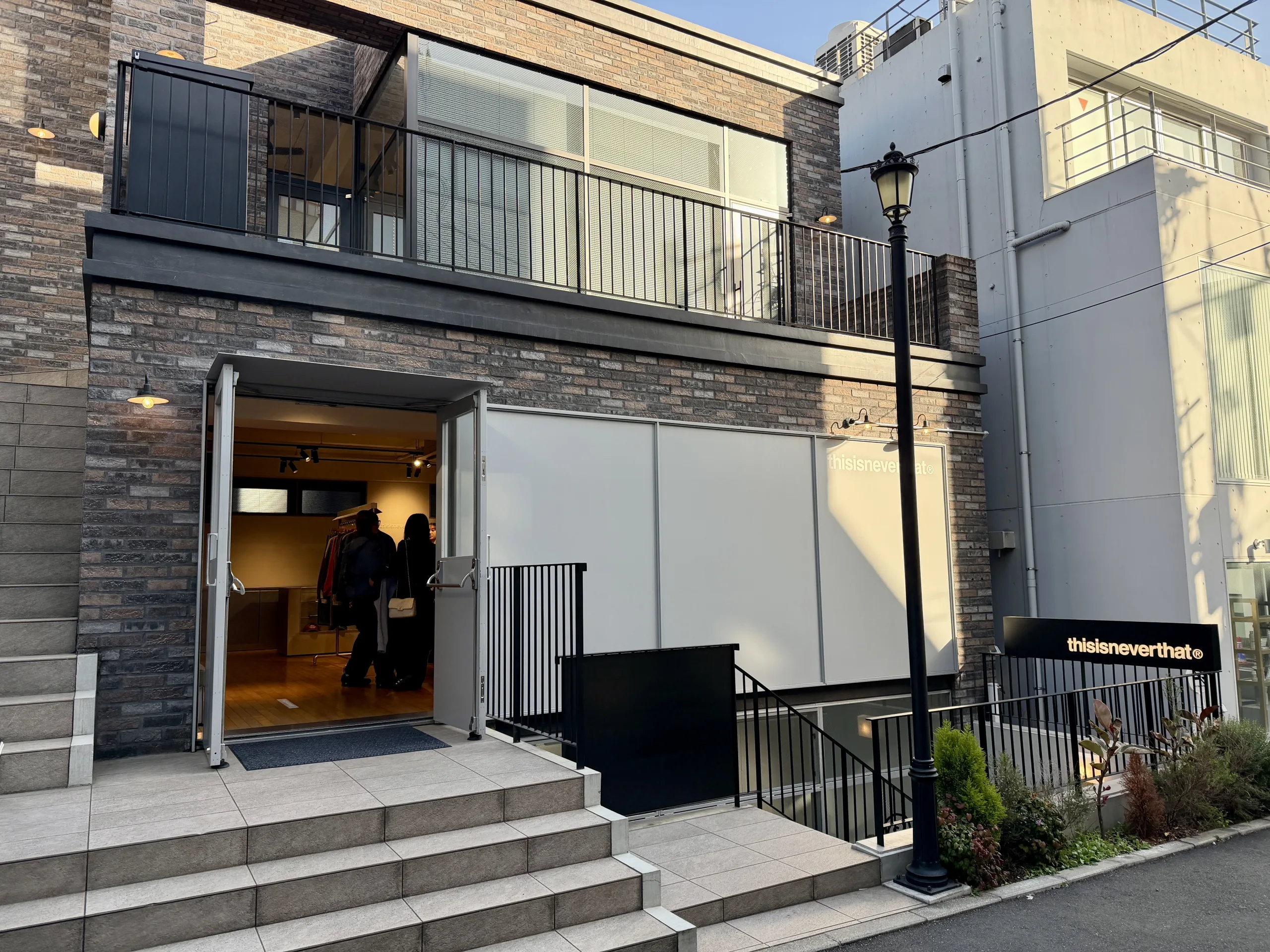 thisisneverthat　ディスイズネバーザット　店舗　東京　買える　どこ